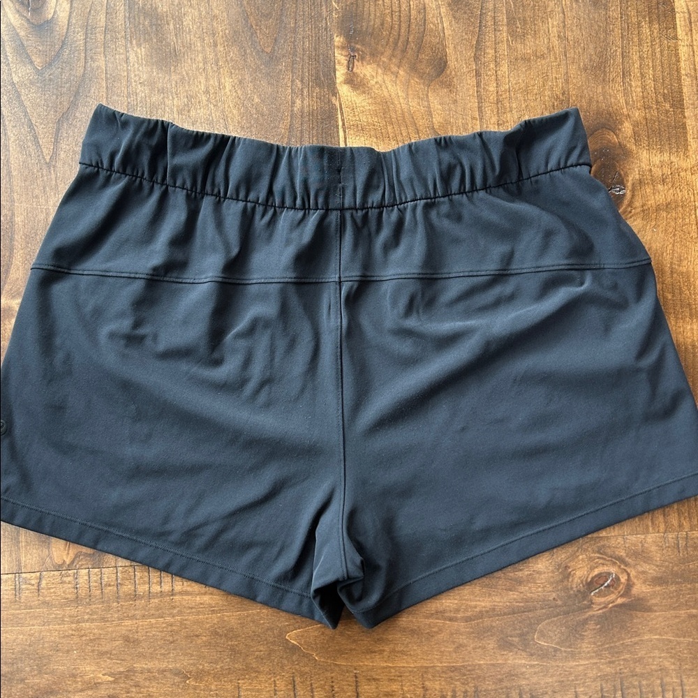 Lululemon On the Fly Mid-Rise Short 2.5” - Picture 3 of 7